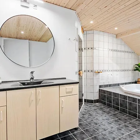 Beautiful In With Sauna بيت للعطل *